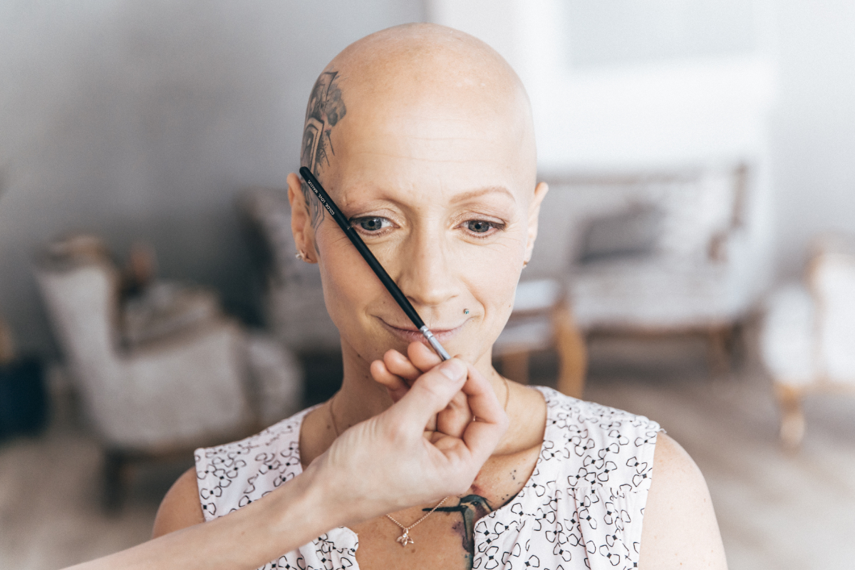 Augenbrauen schminken nach einer Chemotherapie